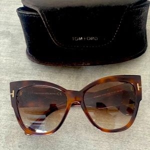 Tom Ford lightly worn sunglasses, no scratches